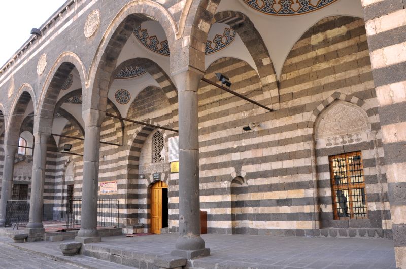 Safa (Parlı) Camii 